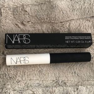 NARS SMUDGE PROOF EYESHADOW BASE